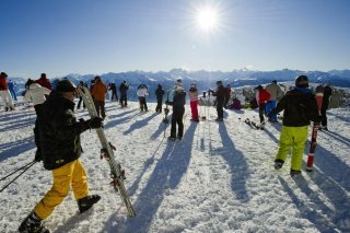 Il y aura sans doute foule sur les pistes durant la semaine de Carnaval (photos d'archive à Crans-Montana)